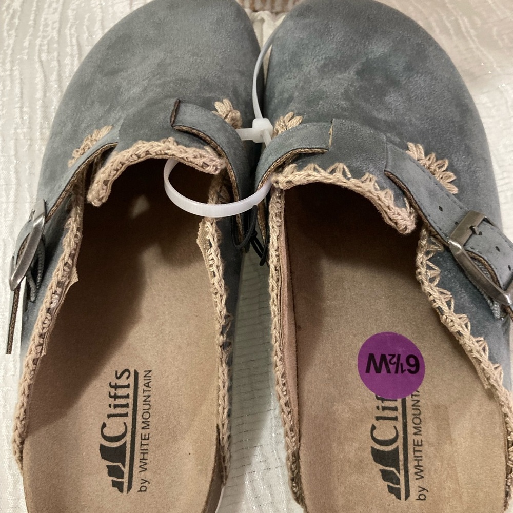 Cliffs by WHITE MOUNTAIN Charcoal Suede Clogs